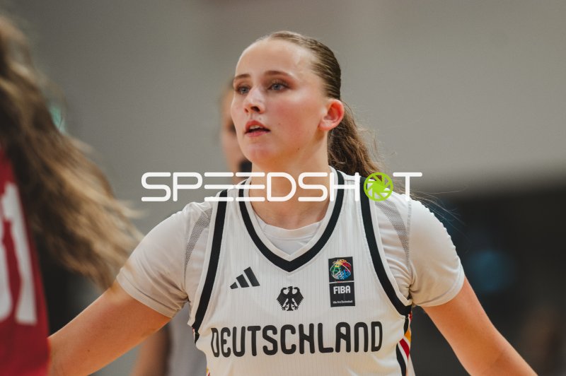 Mia Wiegand (#13; Deutschland) im Fokus beim FIBA-Turnier in Stockholm
