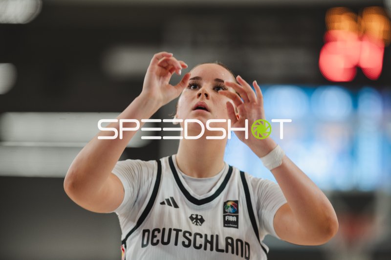 Deutschland-Spielerin beim Freiwurf-Ritual in der Kistamässan