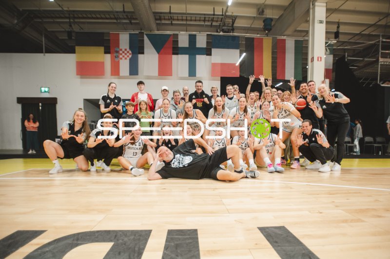 Deutschland Basketball – Teamfoto mit Lara Gierlich, Mia Wiegand und Frederike Askamp