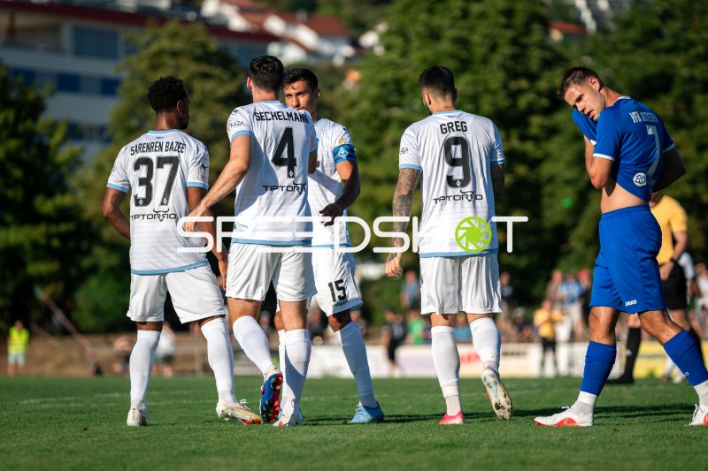 Torjubel mit Tim Sechelmann (#4; SV Waldhof Mannheim) und Leon Angstmann