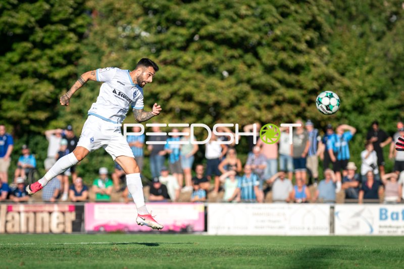 Goncalo Gregorio (SV Waldhof Mannheim) beim Kopfball