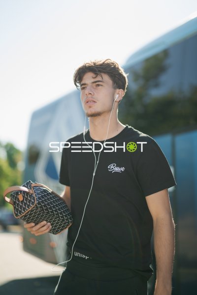 Denis Kryeziu (SV Waldhof Mannheim) auf dem Weg ins Stadion