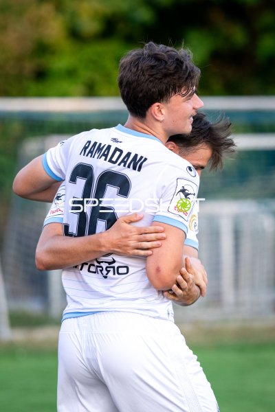 Ramadani (#36; SV Waldhof Mannheim) beim Torjubel mit Mitspieler