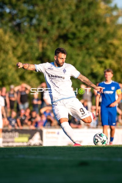 Goncalo Gregorio (#9; SV Waldhof Mannheim) beim Schuss