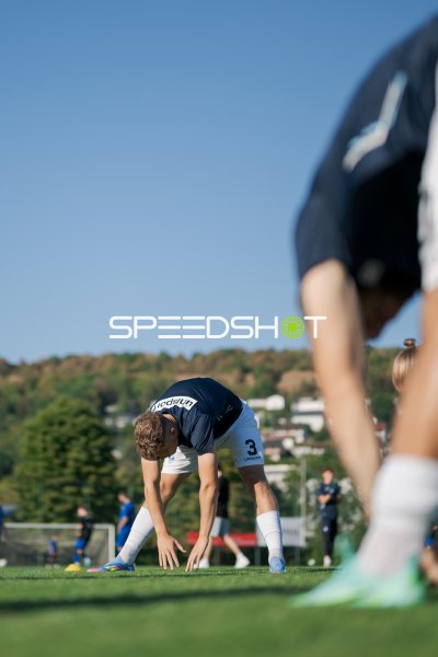 Emirhan Sahin (#3; VfK Diedesheim) beim Aufwärmen in Diedesheim