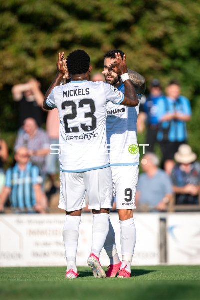 Yusuf Wardak (#23; SV Waldhof Mannheim) und Terrence Boyd (#9; SV Waldhof Mannheim) beim Torjubel