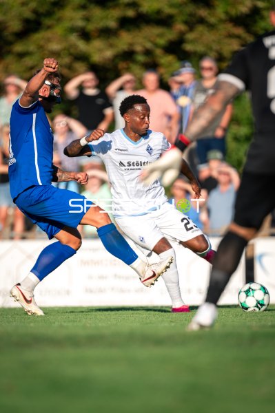 Yusuf Wardak (#23; SV Waldhof Mannheim) im Zweikampf gegen VfK Diedesheim