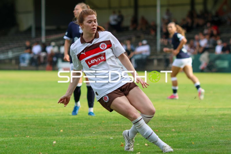 Nina Woitzik (#5; FC St.Pauli) gehörte in der 2. HZ zu den aktivposten