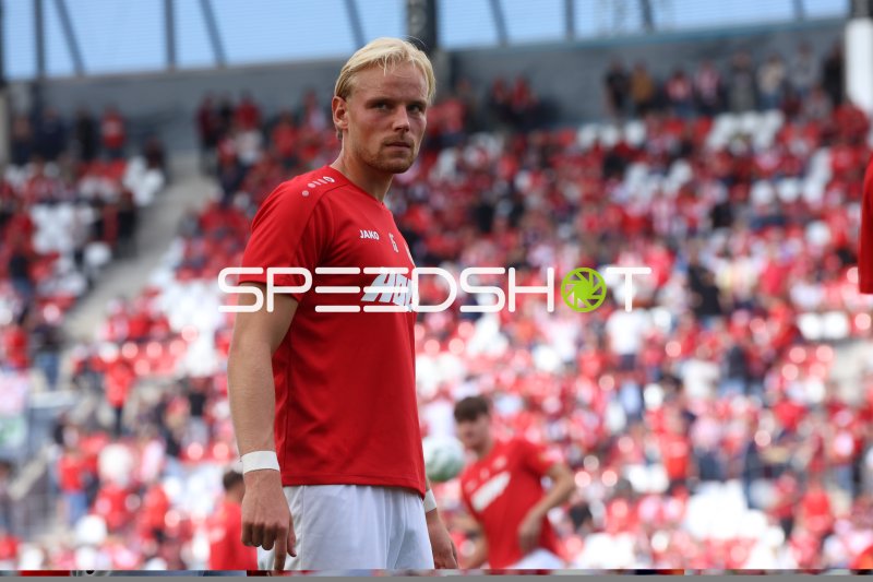 Ben Hüning (#15; Rot-Weiss Essen) konzentriert im Spielgeschehen