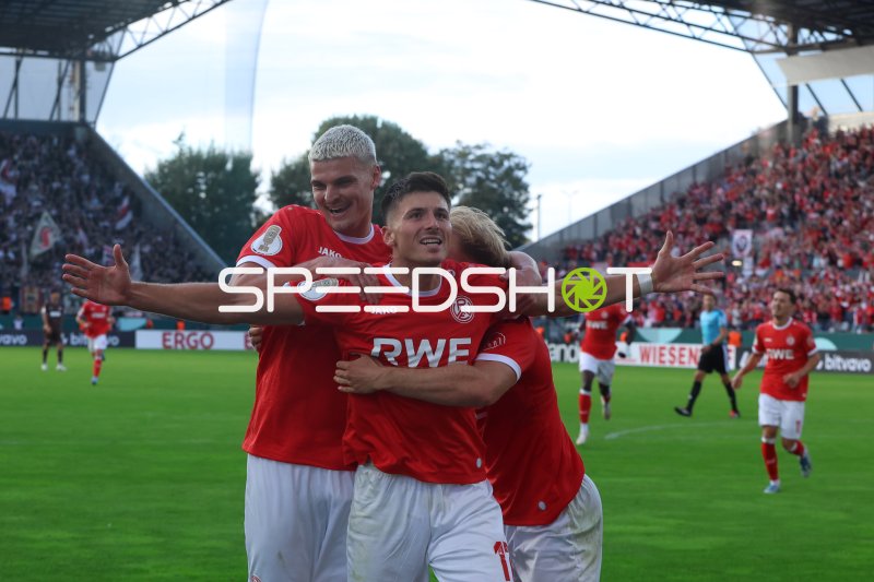 Marek Janssen und Semir Telalović feiern Tor für Rot-Weiss Essen