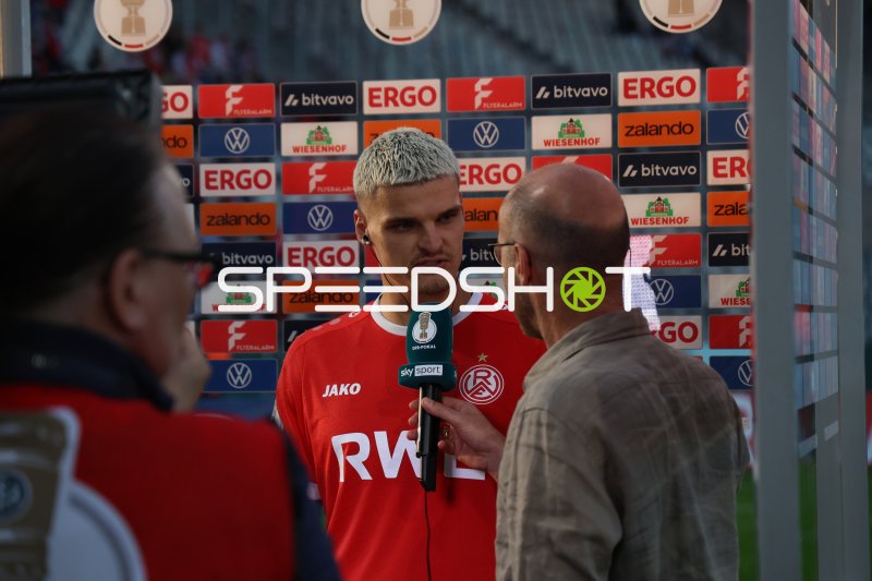 Marek Janssen (Rot-Weiss Essen) im Sky Sport DFB-Pokal-Interview