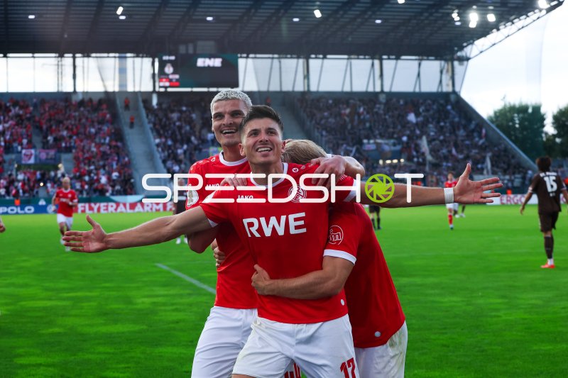 Semir Telalović und Marek Janssen jubeln für Rot-Weiss Essen