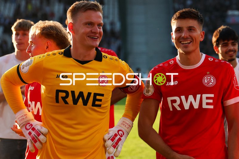 Jakob Golz und Semir Telalović feiern gemeinsam für Rot-Weiss Essen