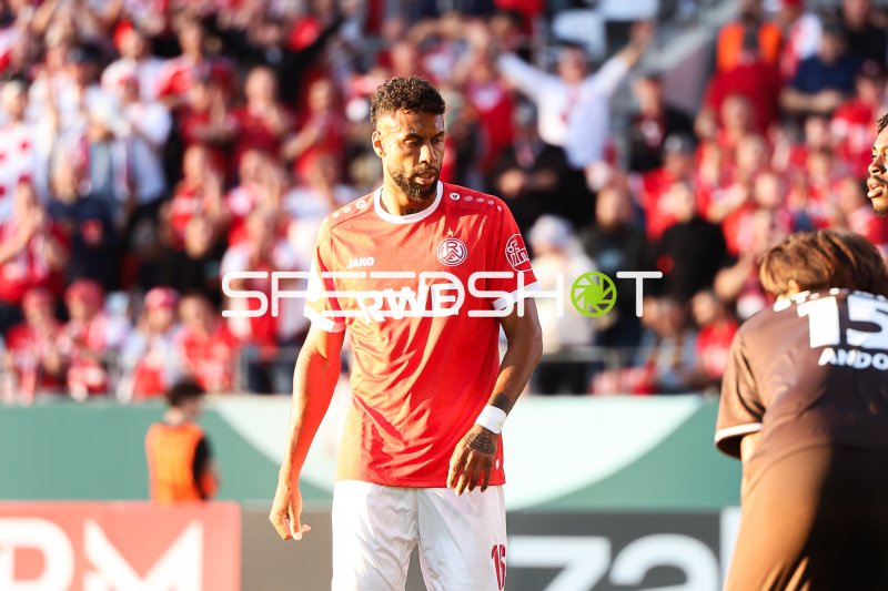 Ruben Reisig (#16; Rot-Weiss Essen) im Fokus vor heimischer Kulisse