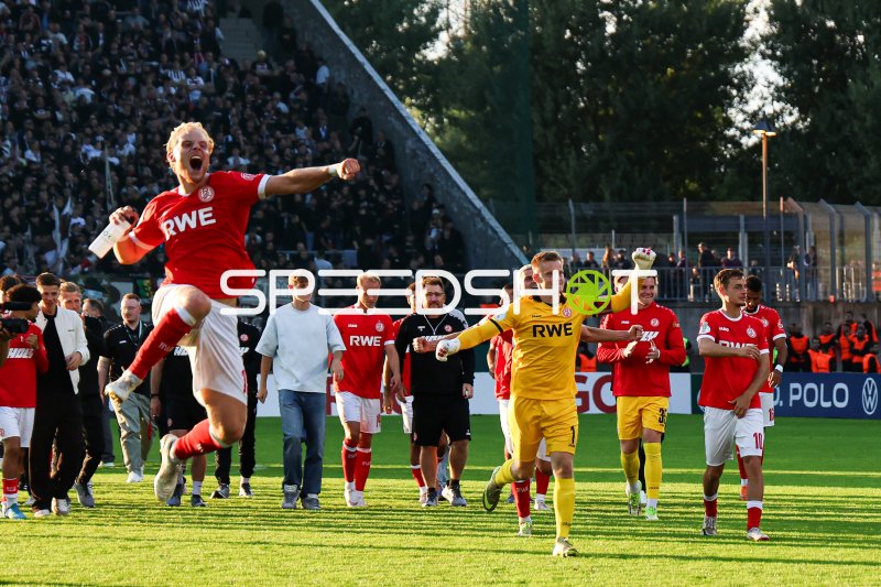 Jakob Golz und Marvin Obuz feiern Sieg mit Rot-Weiss Essen