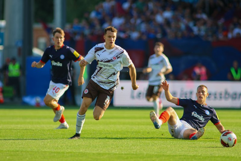 2. Bundesliga, 12.08.2026, Kiel, Holstein-Stadion – Fußball in Kiel | SpeedShot Sportfotos