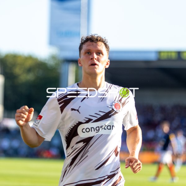 Martijn Kaars (FC St. Pauli) beim Torjubel