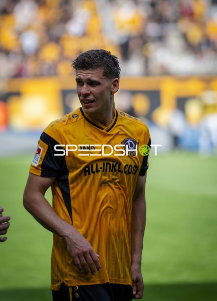 Alexander Rossipal (#19; SG Dynamo Dresden) im Rudolf-Harbig-Stadion