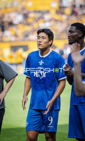 Ho-Jae Lee (#9; SV Darmstadt 98) und Patric Pfeiffer (#6; SV Darmstadt 98) im Rudolf-Harbig-Stadion