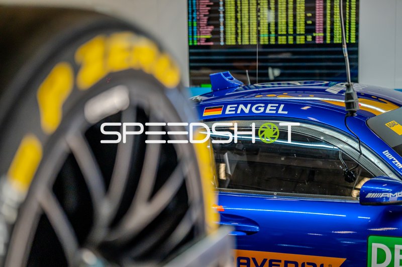 Mercedes-AMG GT3 #80 von Maro Engel (Mercedes-AMG Team Winward) in der Box am Nürburgring
