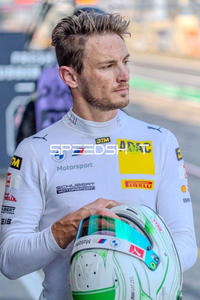 Schubert Motorsport Fahrer Marco Wittmann mit Helm am Nürburgring