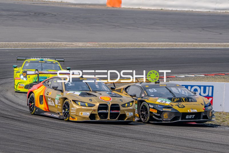 BMW M4 GT3 #3 (Schubert Motorsport) und Lamborghini #63 (GRT) im Duell am Nürburgring