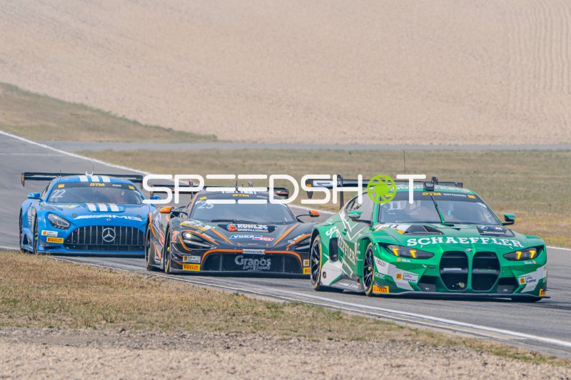 BMW M4 GT3 #11 (Schubert Motorsport) führt Dreikampf am Nürburgring