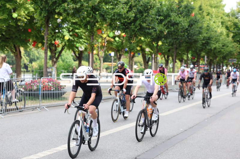 Radsportler im Peloton bei den Cyclassics Hamburg