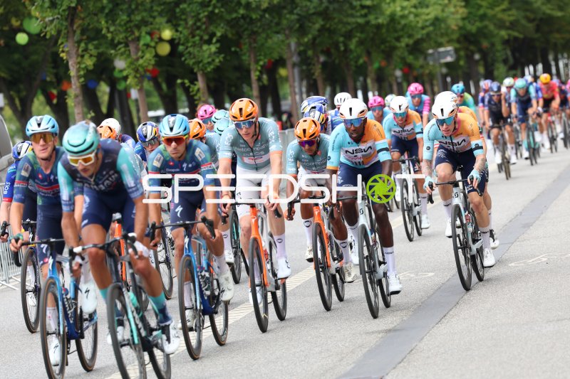 Großes Peloton bei der EuroEyes Cyclassics in Hamburg