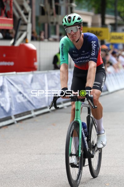 Decathlon AG2R La Mondiale-Fahrer beim Cyclassics Hamburg am Rathausmarkt