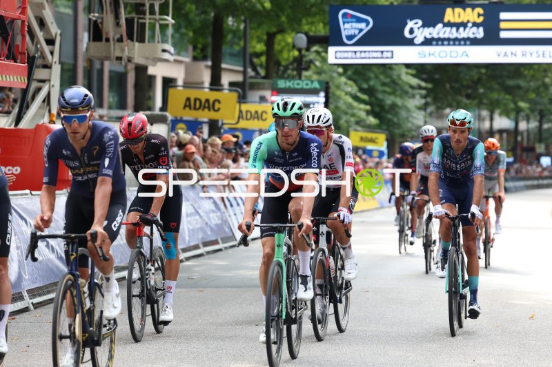 Fran Miholjević (#135) im Sprintfinale der ADAC Cyclassics Hamburg