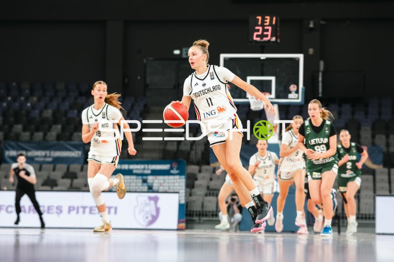 Jamie Zentgraf (#11; Team Deutschland u16w) im Fastbreak gegen Litauen