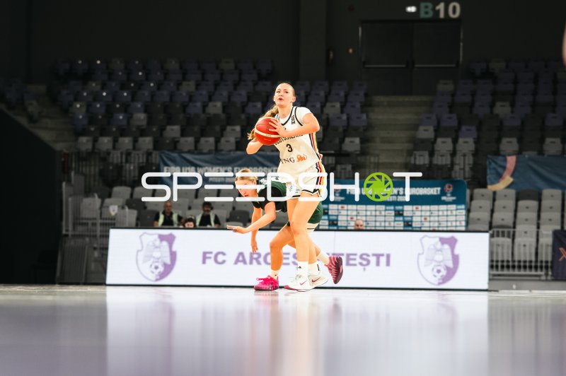 Matilda Blanarik (#3; Team Deutschland u16w 2026) mit Ball im Angriff