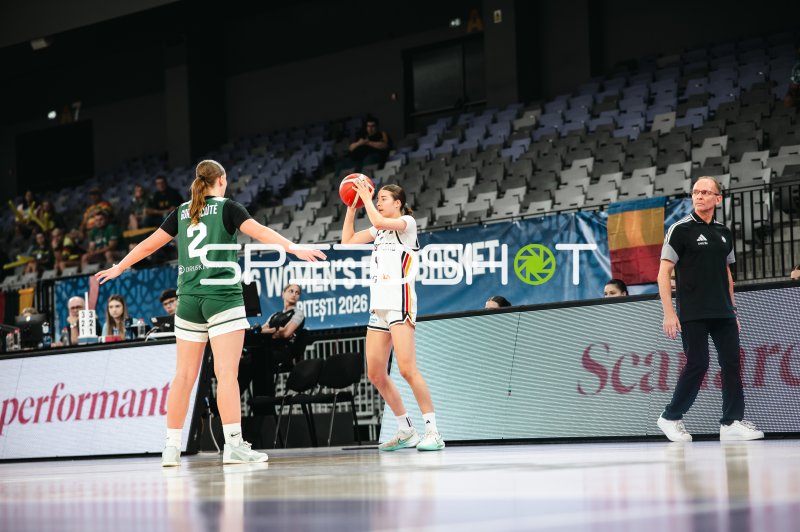Clara Rink (#4; Team Deutschland u16w) beim Wurfversuch gegen Urte Gureviciute (#2; Lithuania)