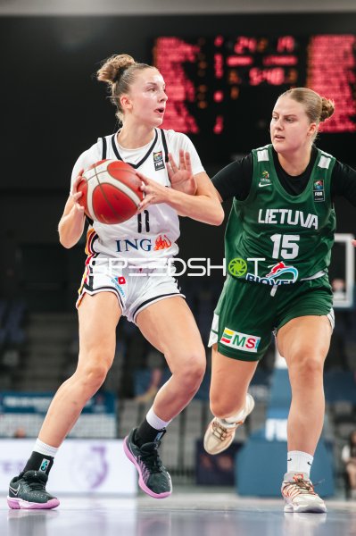 Akvile Brackute (#15; Lithuania) im Zweikampf beim Basketball