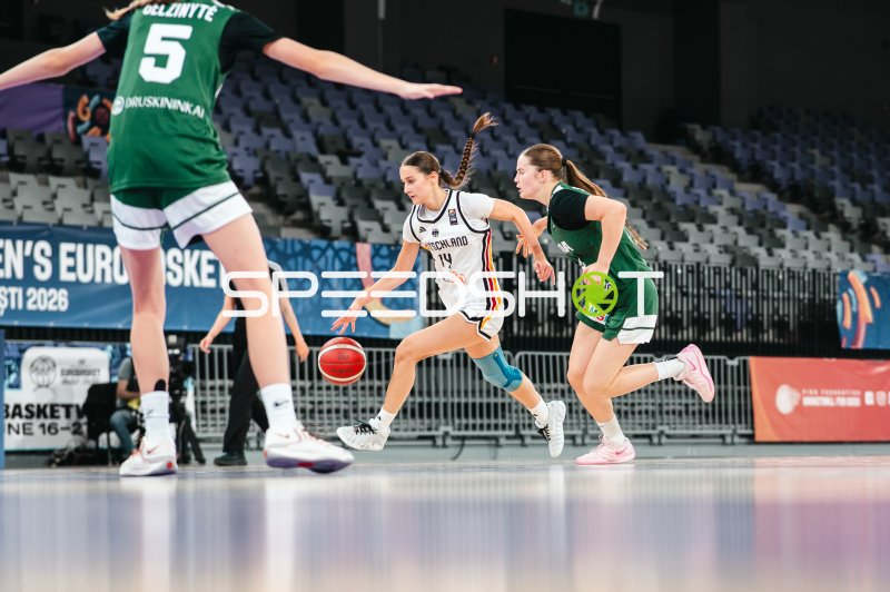 Mia Melissa Koloszar (#14; Team Deutschland u16w 2026) im Dribbling gegen Litauen