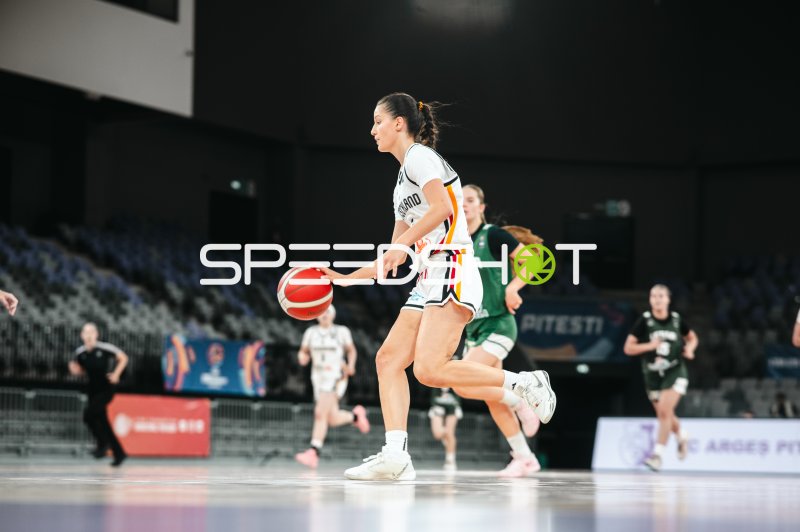 Team Deutschland u16w beim Dribbling gegen Lithuania in der Pitesti Arena