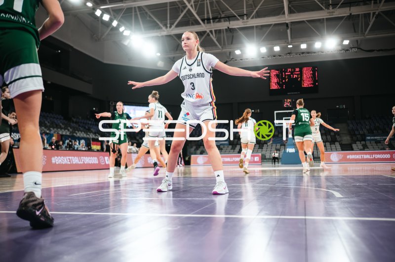 Matilda Blanarik (#3; Team Deutschland u16w 2026) in Defensivstellung