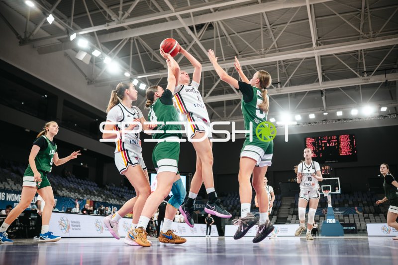 Nele Prowaznik (#18; Team Deutschland u16w 2026) beim Korbwurf gegen Litauen