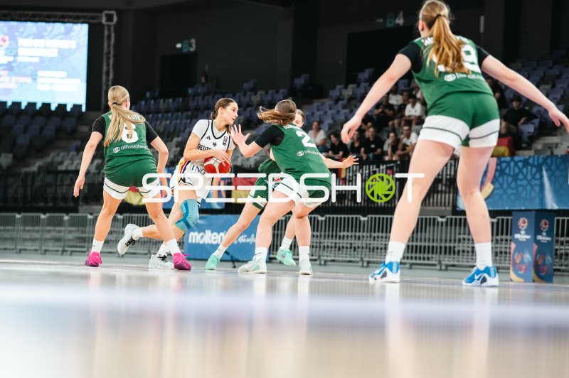 Team Deutschland u16w im Angriff gegen Litauen in Pitesti