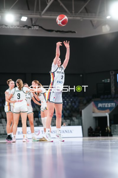 Matilda Blanarik (#3; Team Deutschland u16w 2026) beim Freiwurf in Pitesti