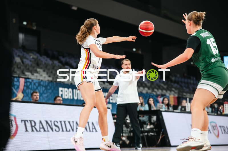 Akvile Brackute (#15; Lithuania) unter Druck beim Pass-Duell