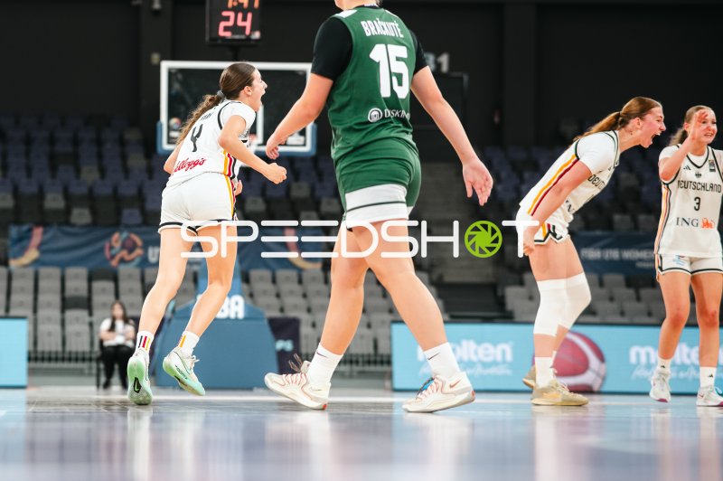 Jubel bei Team Deutschland u16w gegen Akvile Brackute (#15; Lithuania)