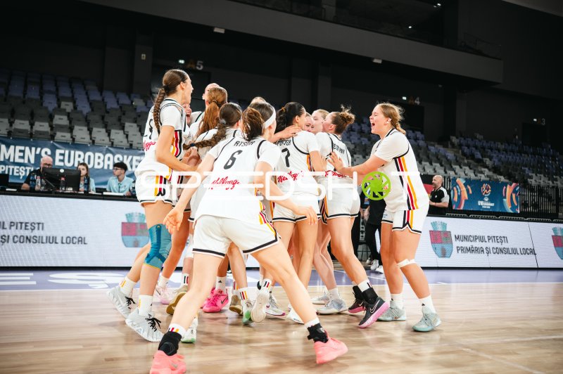 Team Deutschland u16w jubelt gemeinsam beim Women's EuroBasket in Pitești