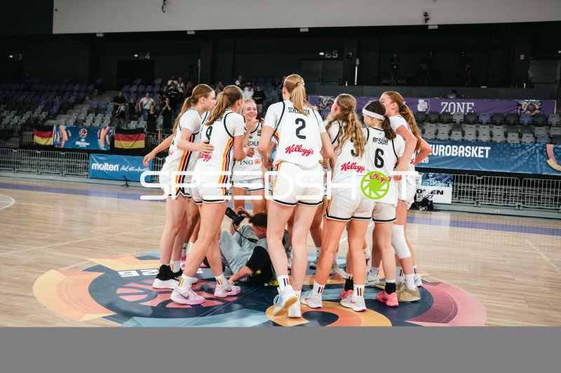Catharina Schlechter (#2; Team Deutschland u16w) im Mannschaftsjubel
