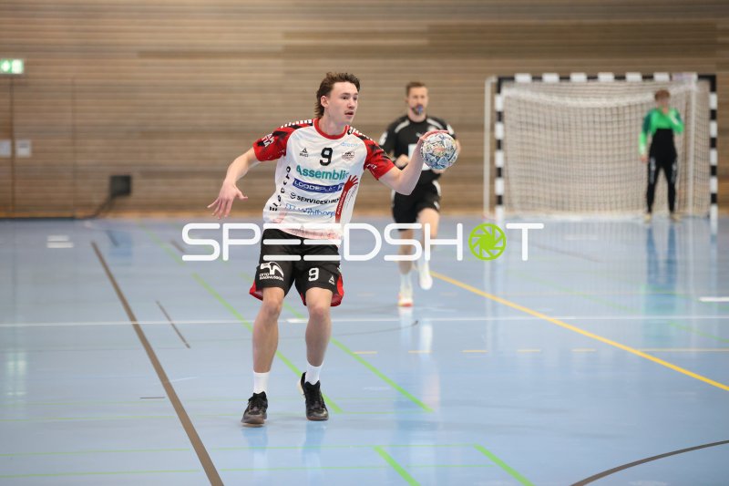 Malte Månsson (#9; HK Malmö) mit Ball auf dem Weg zum Tor