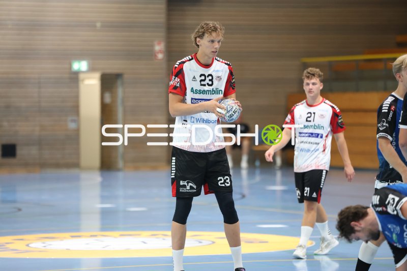 Thilo Knutzen (#23; HK Malmö) mit Ball in der Hansehalle
