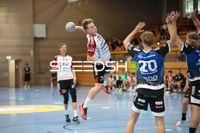 Colin Tönnesen (#79; HK Malmö) beim Sprungwurf gegen Skive fH