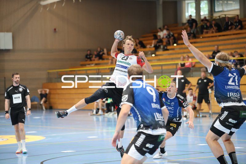 Thilo Knutzen (#23; HK Malmö) beim Sprungwurf gegen Skive fH