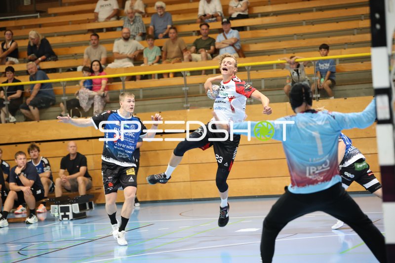 Thilo Knutzen (#23; HK Malmö) beim Sprungwurf gegen Skive fH
